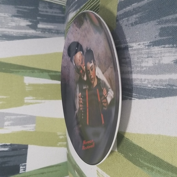 P1a - Knowles Norman Rockwell Collector's Plate "The Music Maker" 1981LE - Picture 4 of 10